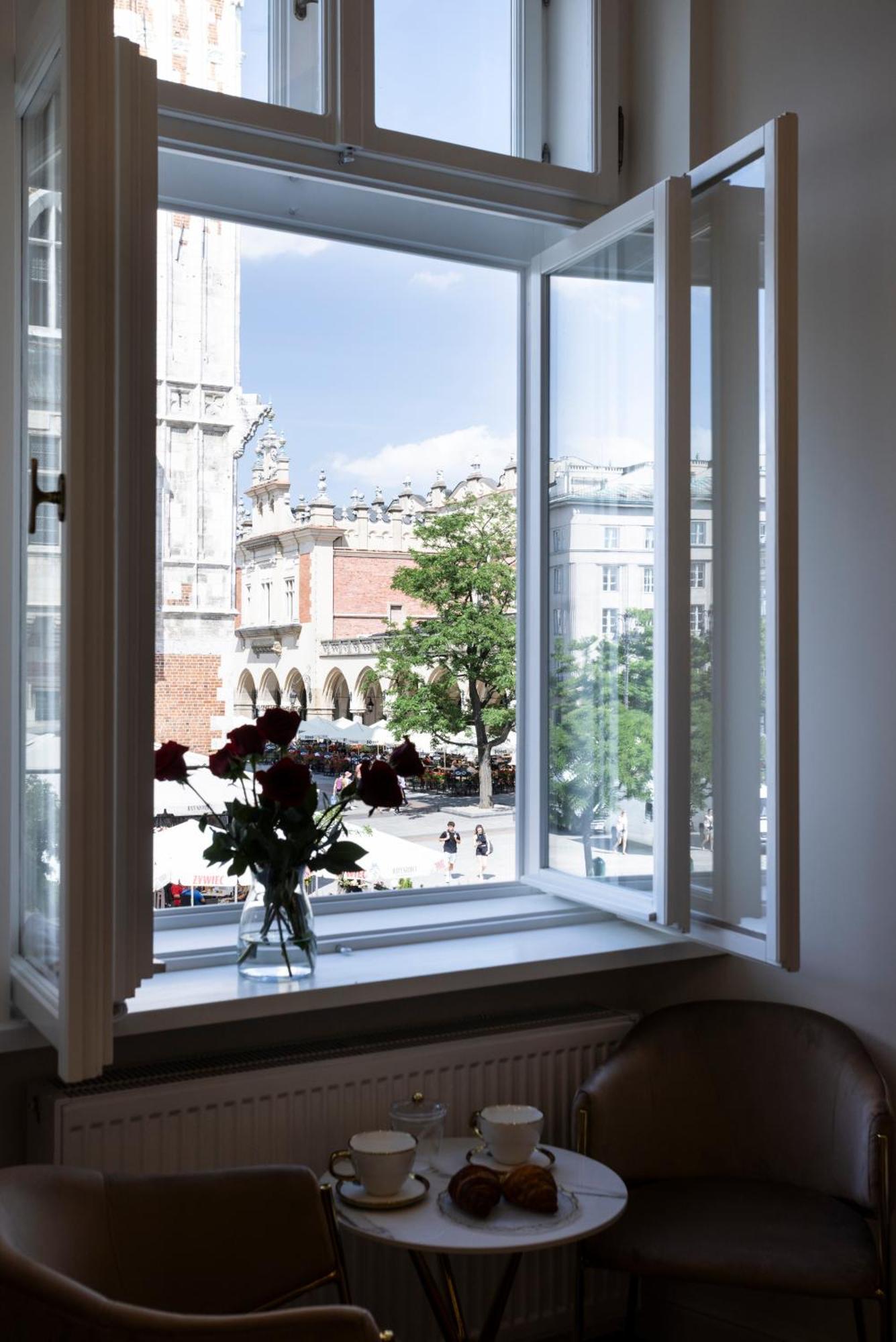 Main Square Aparthotel 3*